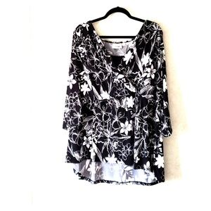 Black and white Avenue tunic top size 26/28